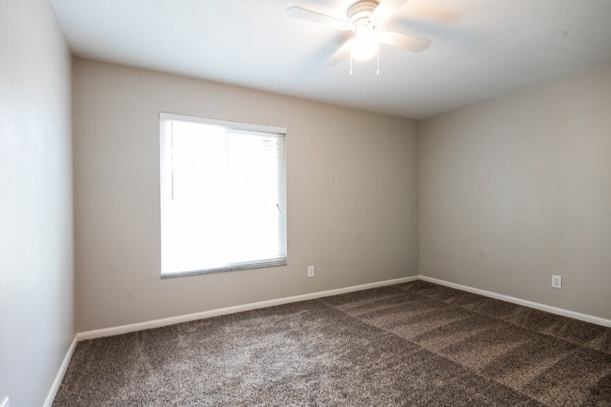 Building Photo - 2261 SE 28th St