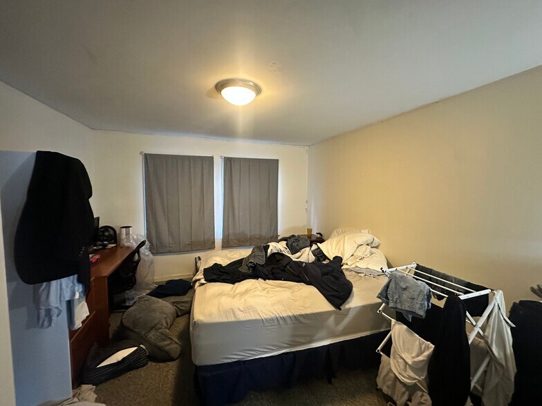 Building Photo - 64 Hillside St