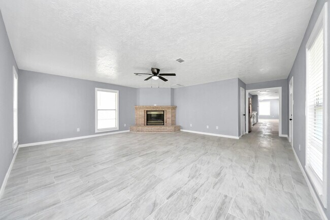 Building Photo - 5103 Karu Dr