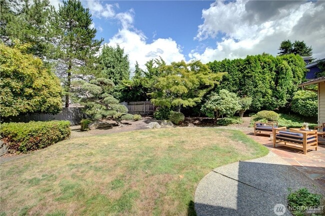 Building Photo - RARE Find House for Rent in Yarrow Point!