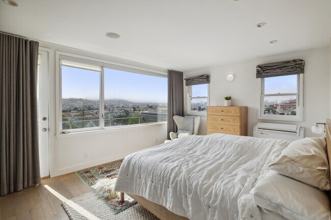 Building Photo - OPEN HOUSE: Saturday (6/27) 12:30pm-1:00pm. Stunning 3-Level Single Family Home with Modern Touch...