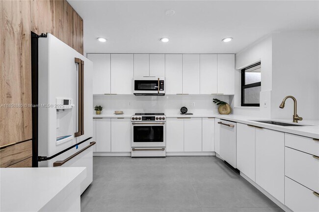 Building Photo - 7106 SW 103rd Pl