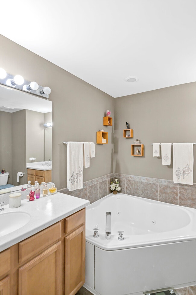 Building Photo - 1263 Tamarack Dr