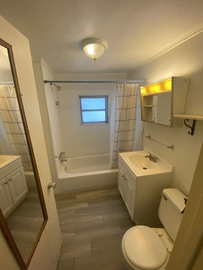 Building Photo - 1 bedroom cottage near Downtown Tavares
