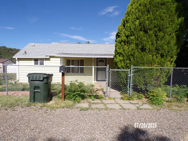 Primary Photo - 1609 Hayes St