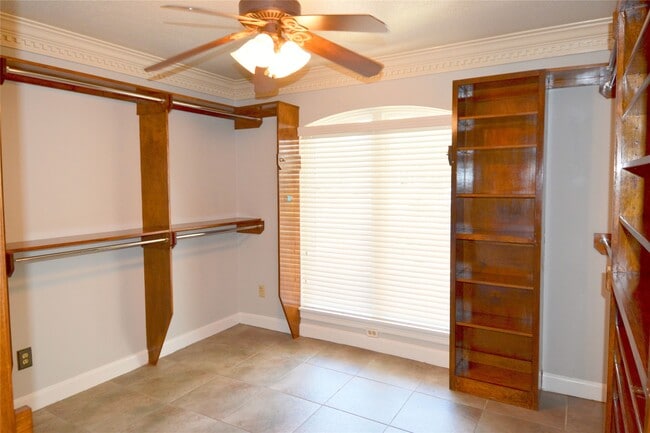 Building Photo - 14830 La Rana Dr