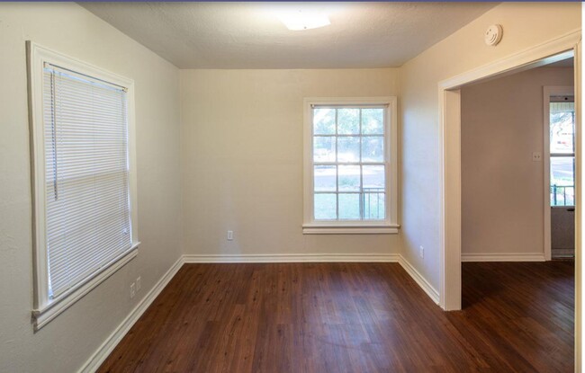 Building Photo - 3 Bedroom in Midtown Tyler!