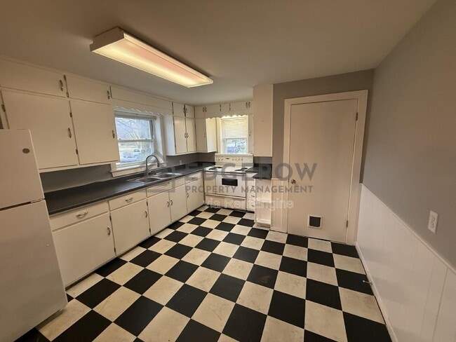 Building Photo - 1585 Wilson Ave SW