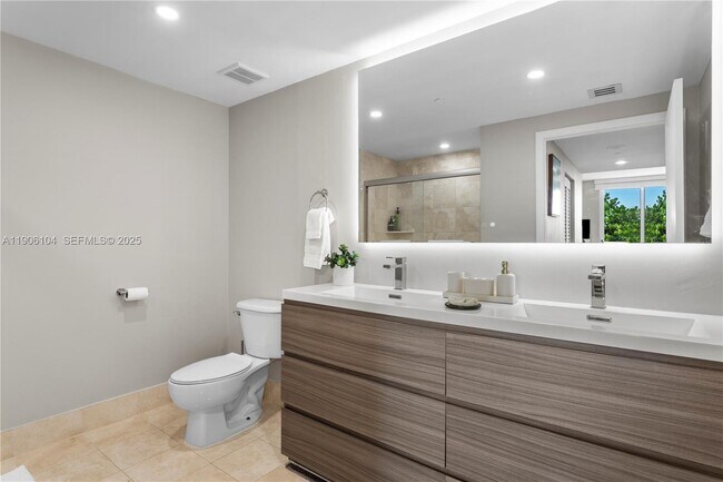 Building Photo - 2475 Brickell Ave