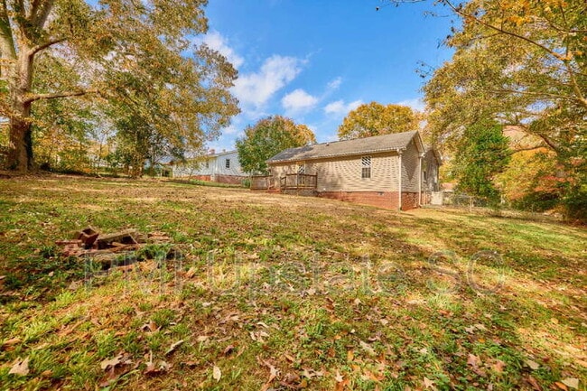 Building Photo - 28 Pine Grove Ln