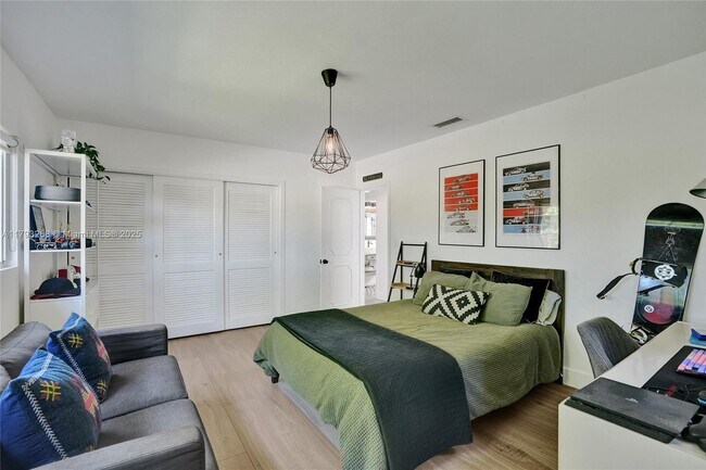 Building Photo - 17505 SW 90th Ave