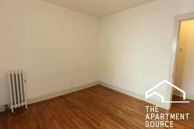Building Photo - 4716 N Racine Ave
