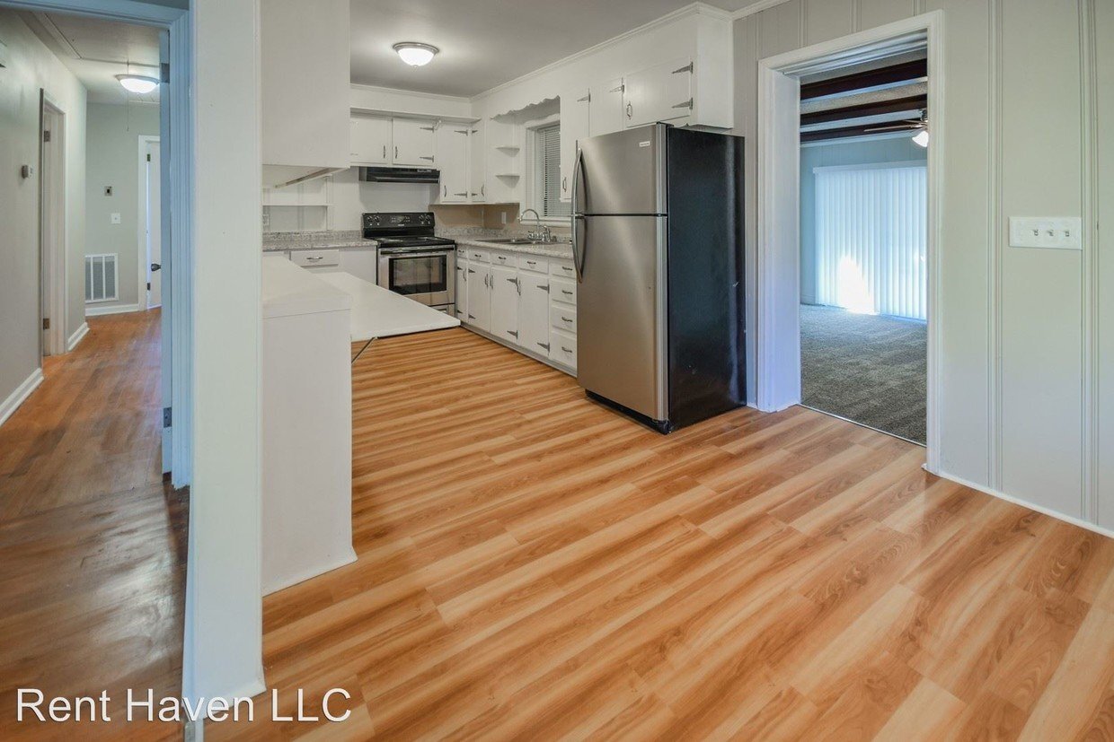 Building Photo - 4121 Chesterfield Dr