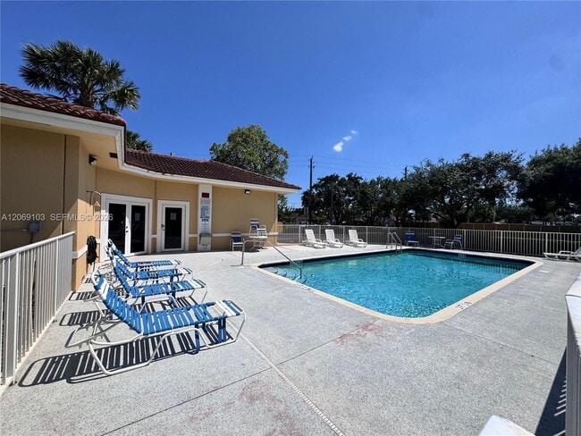 Building Photo - 9909 Westwood Dr