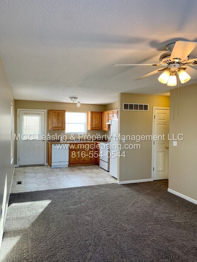 Building Photo - 814 NE Westwind Ln