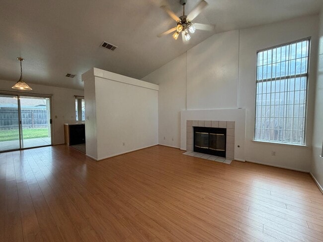 Building Photo - 2350 E Fallbrook Ave