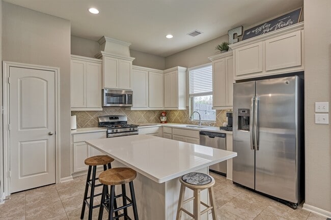 Building Photo - 207 Biltmore Loop