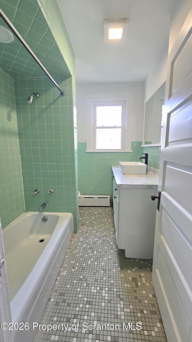 Building Photo - 543 N Sumner Ave