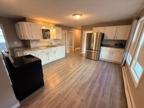 Building Photo - 100 Green St