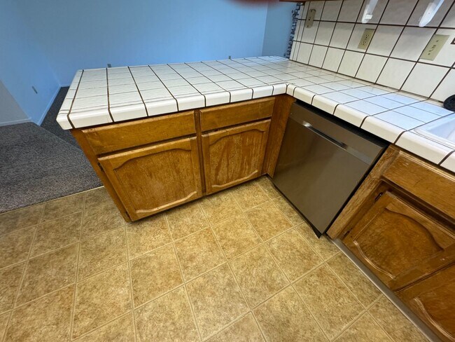 Building Photo - 1042 Awani Dr