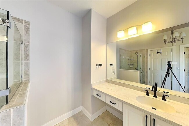 Building Photo - 3008 Montclair Cir SE