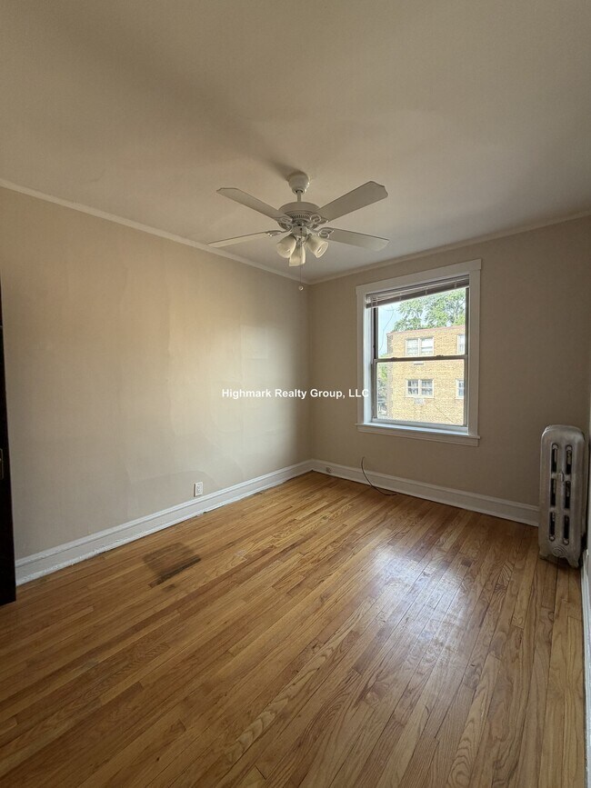 Building Photo - 2344 W Touhy Ave