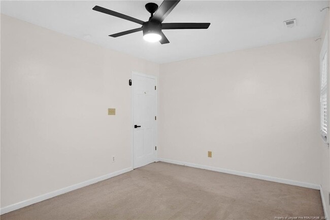 Building Photo - 160 Carolina Way