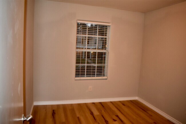 Building Photo - 410 Laurel Sage Dr
