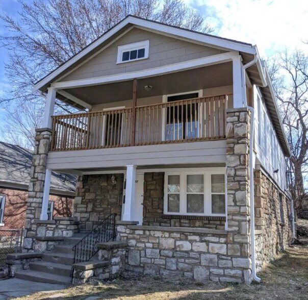Building Photo - 2727 Vine St