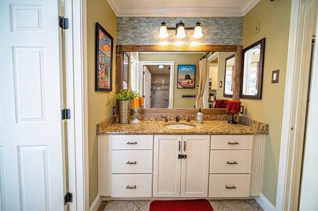 Building Photo - 3404 American Dr