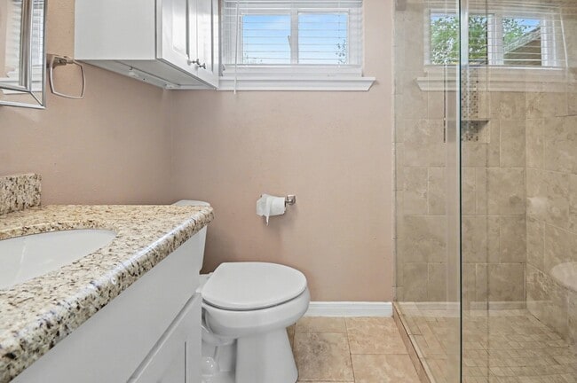 Building Photo - 16807 David Glen Dr