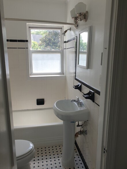 Bathroom 1 - 4709 Rittenhouse St