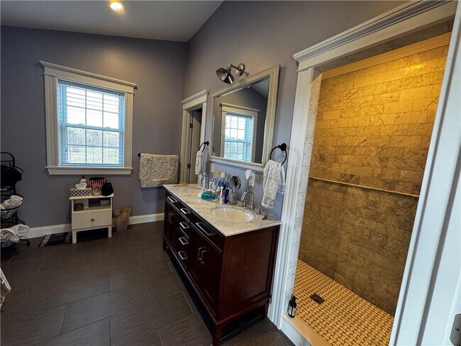 Building Photo - 73 Dye Hill Rd