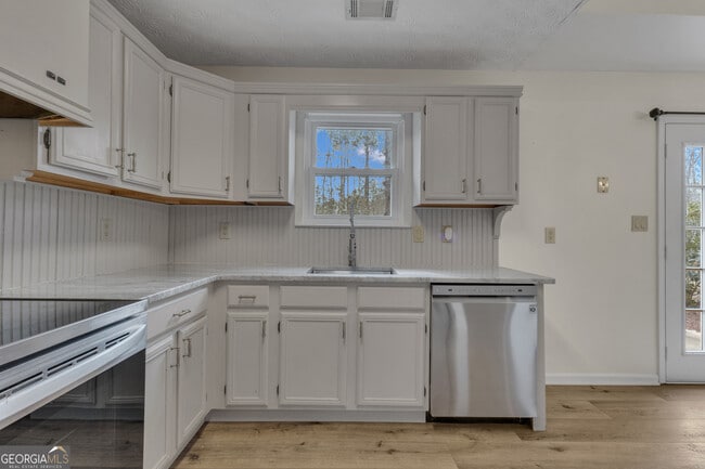 Building Photo - 78 Standing Rock Rd