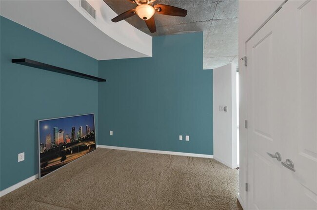 Building Photo - 5925 Almeda Rd