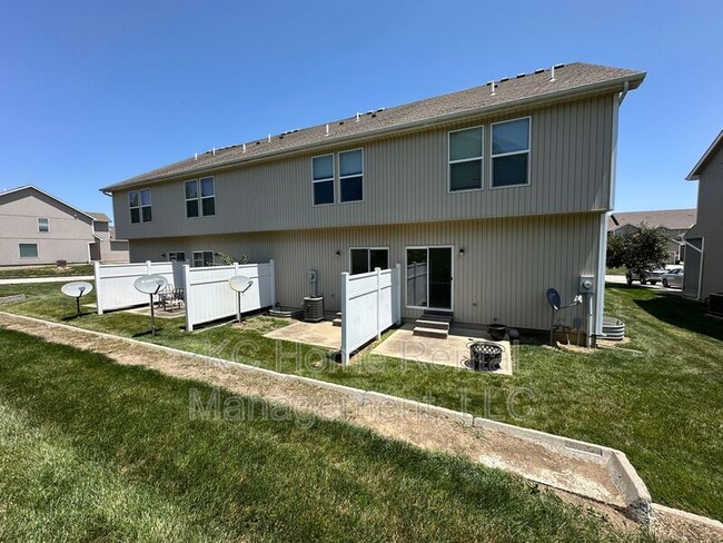 Building Photo - 1610 N 127th St