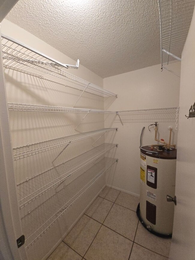 Building Photo - 2 Bedroom 2 Bath Apartment with amenities