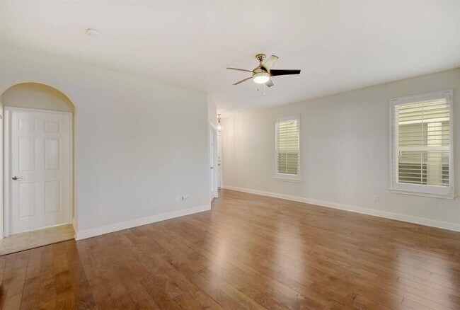 Building Photo - 1821 Village Oak Ct