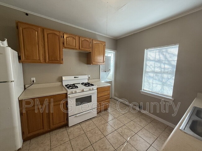 Building Photo - 408 S 48th W Ave