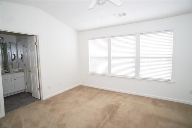 Building Photo - 9155 Nesbit Ferry Rd