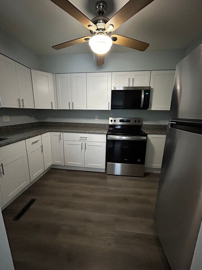 Building Photo - BEAUTIFUL 2 BEDROOM 1 BATH NEWLY REMODELED-- PRIME LOCATION!!!