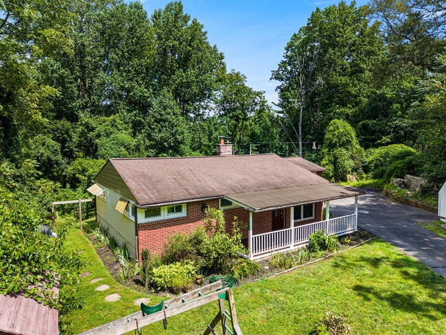 Building Photo - 25 E Pennsbury Way
