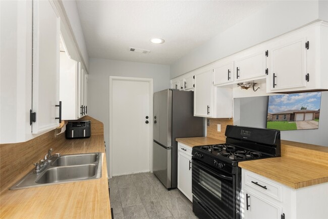 Building Photo - 4158 Bermuda Dr