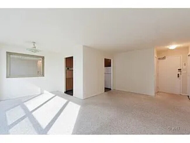 Building Photo - 3550 N Lake Shore Dr
