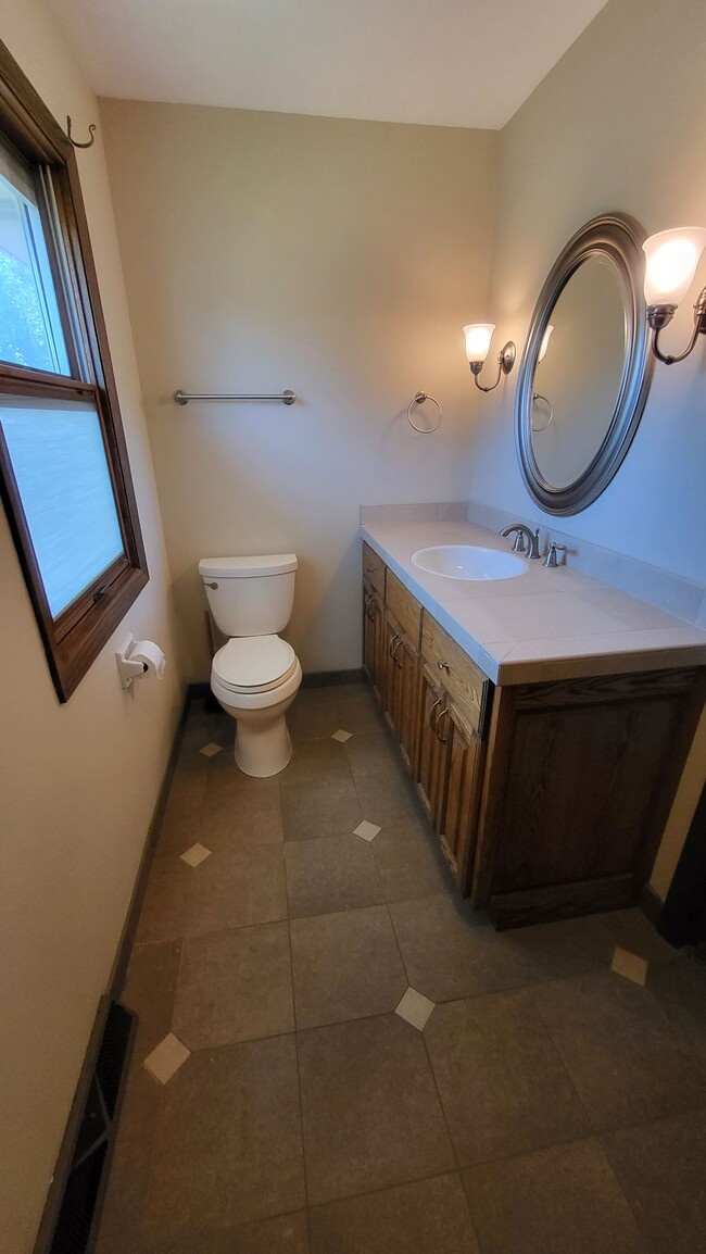 Upstairs bathroom - 2920 Nassau Dr