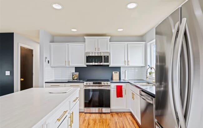 Building Photo - Newly Renovated & Ready to Impress!