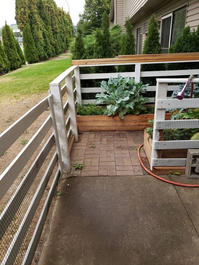 Building Photo - 2005 NE Terre View Dr