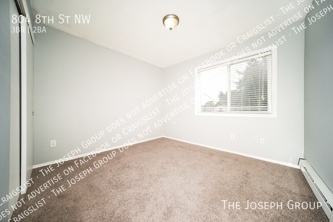 Building Photo - 804 8th St NW