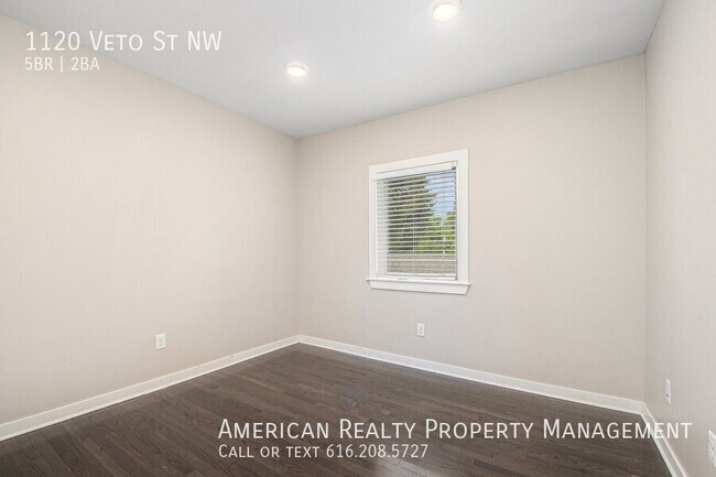 Building Photo - 1120 Veto St NW