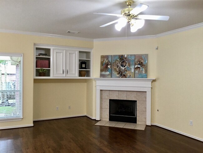 Building Photo - 114 N Queenscliff Cir